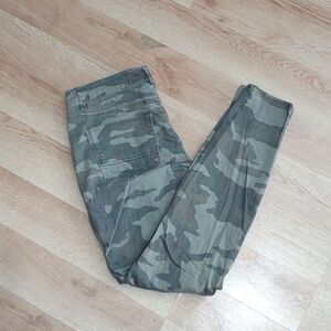 Distressed Camo Skinny Jeans Adam Levine Size 9 Mid Low Rise